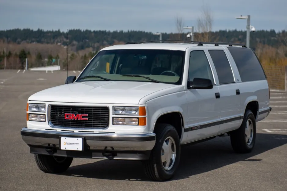 GMC Suburban 1998 – 1999